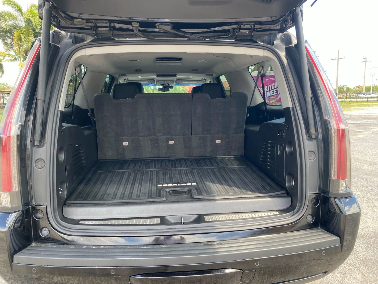 Used 2019 Cadillac Escalade ESV Premium Luxury AWD/4WD image 12