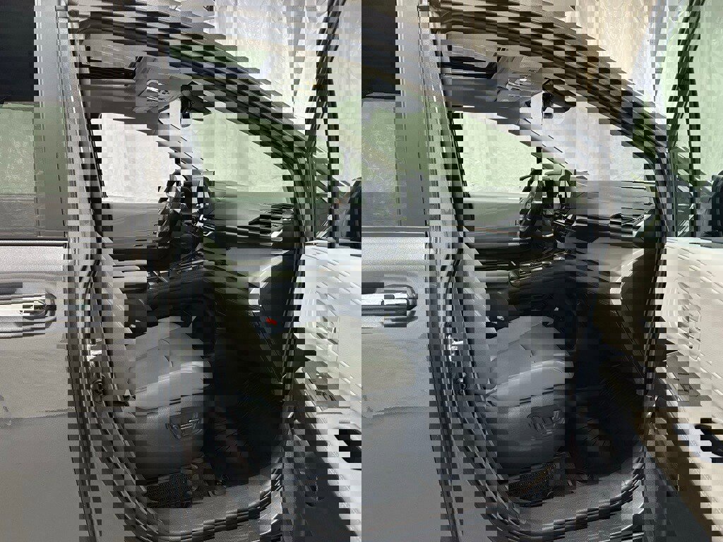 Used 2025 Toyota Sienna XLE image 61