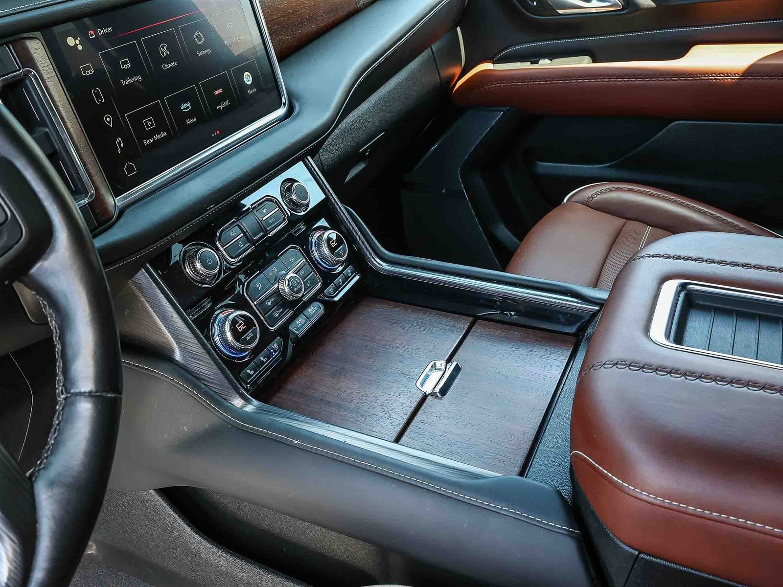 Used 2023 GMC Yukon XL Denali Ultimate AWD/4WD image 21