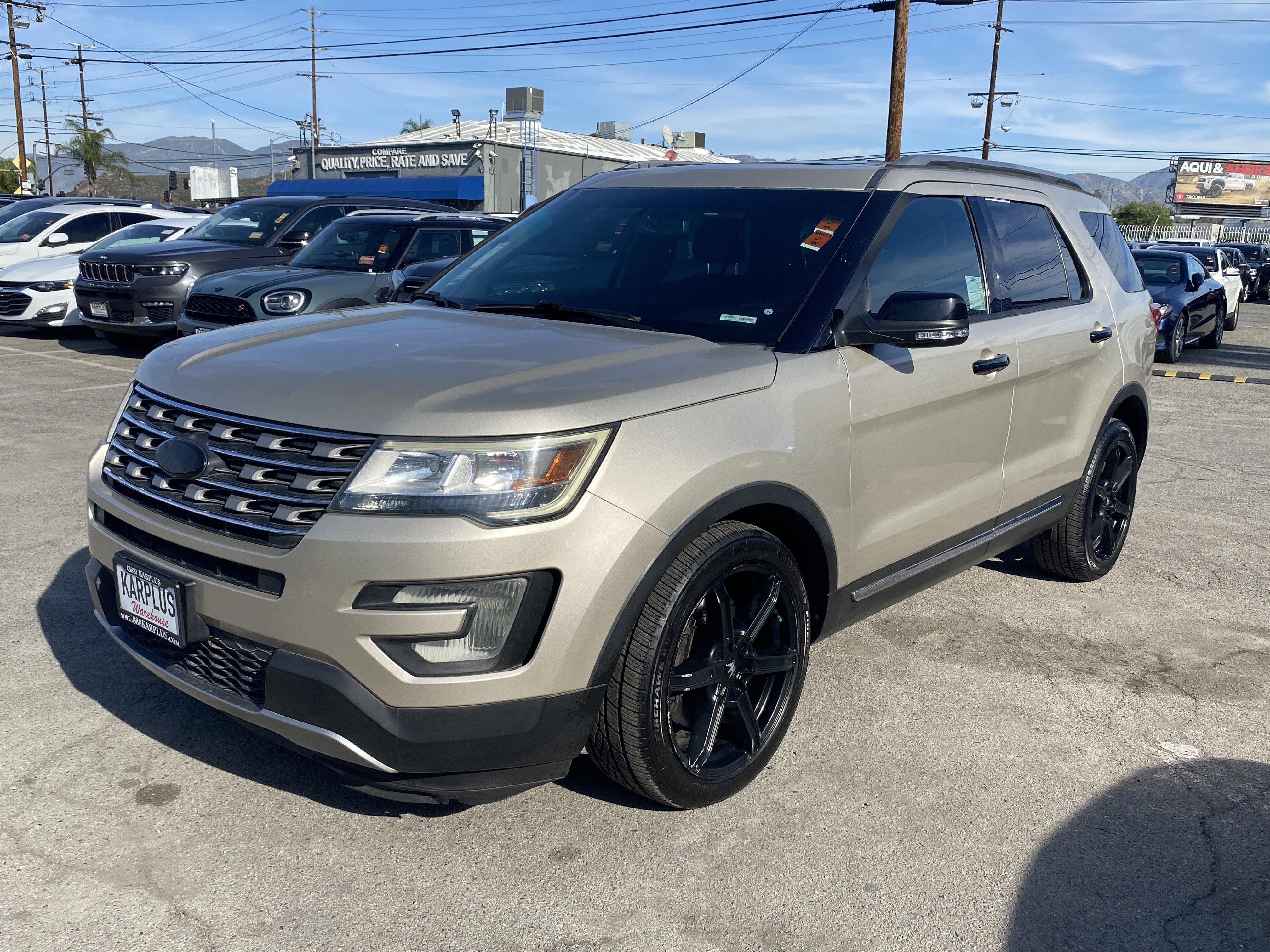 Used 2017 Ford Explorer XLT w/ Equipment Group 201A image 2