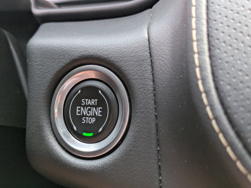 Used 2023 GMC Yukon SLT AWD/4WD image 34