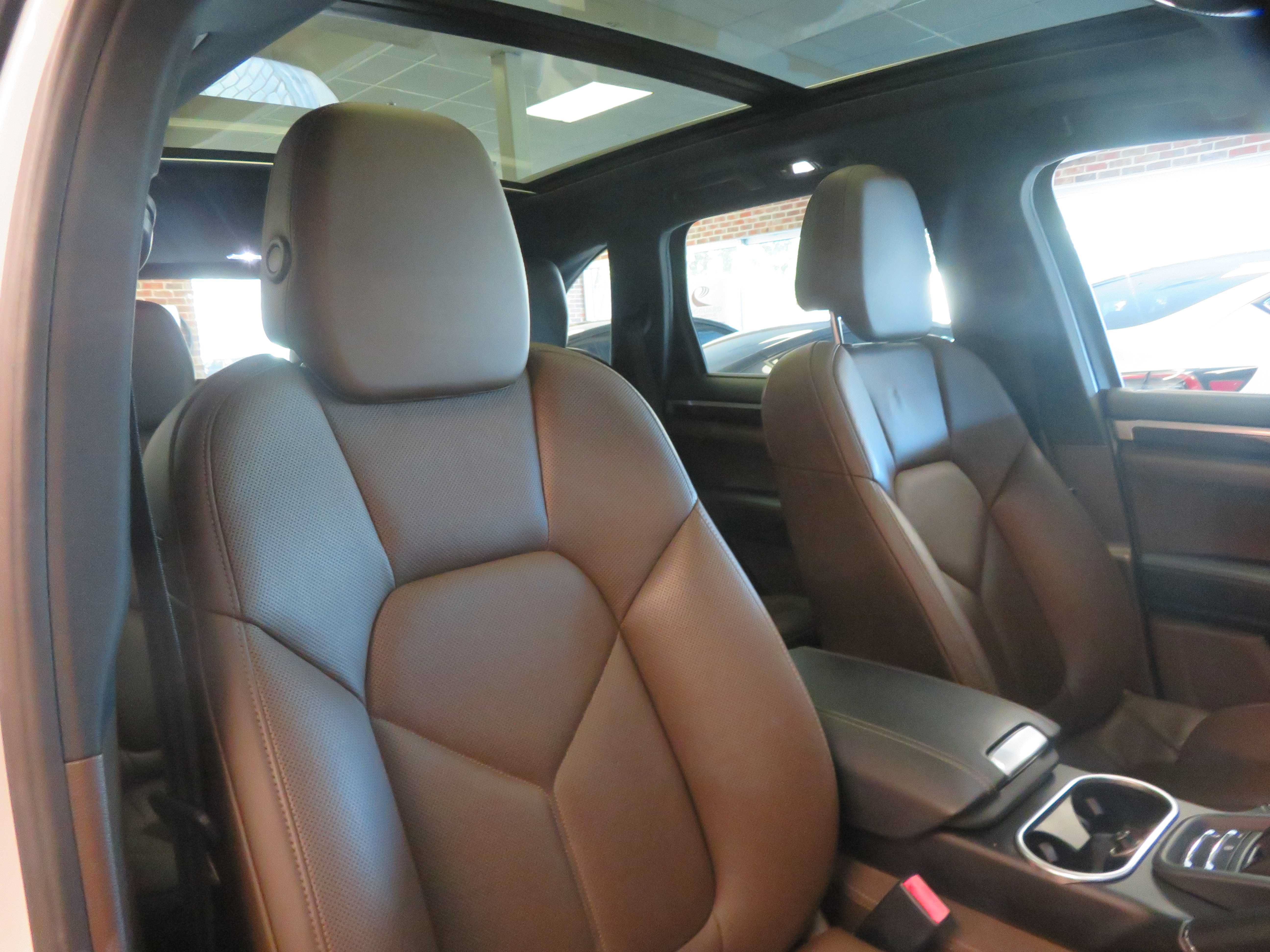 Used 2015 Porsche Cayenne S AWD/4WD image 28
