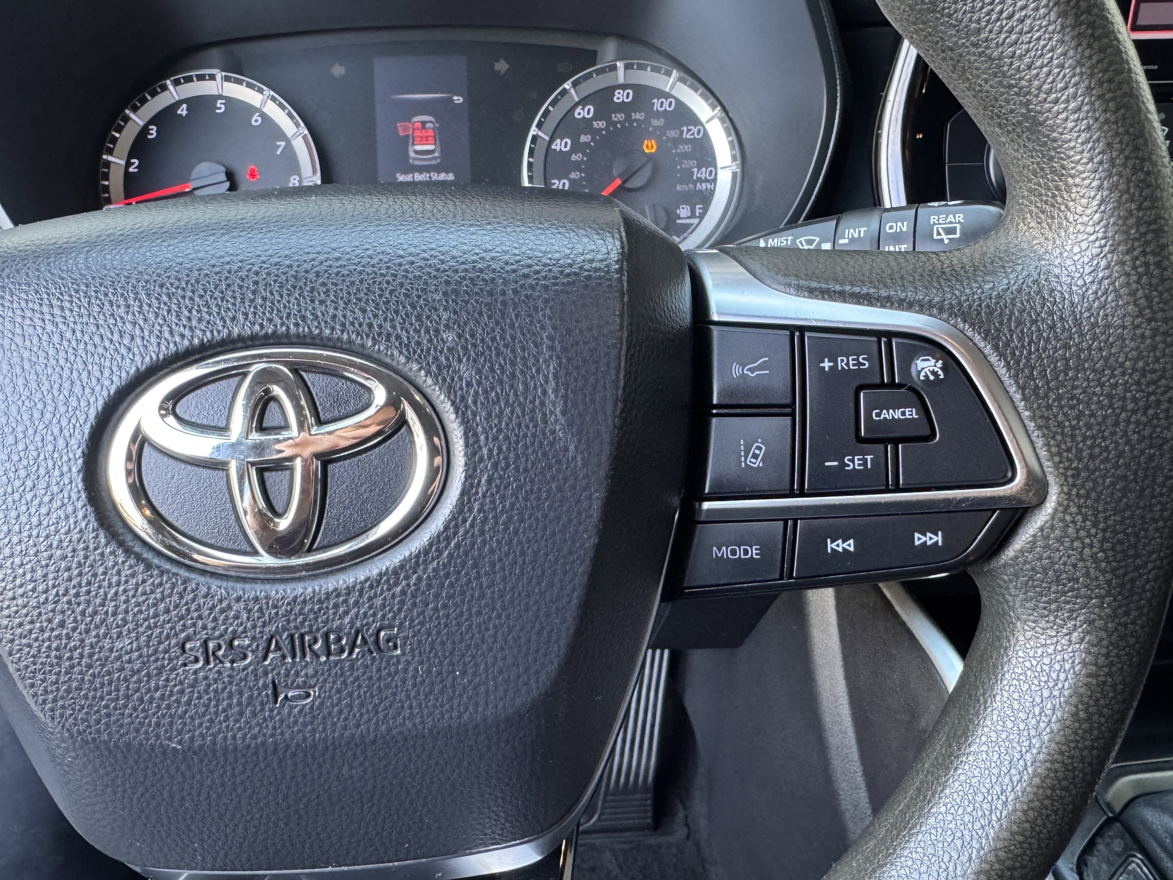 Used 2020 Toyota Highlander L image 18