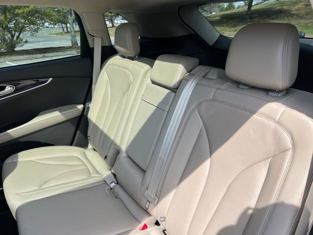 Used 2022 Lincoln Nautilus Reserve image 24