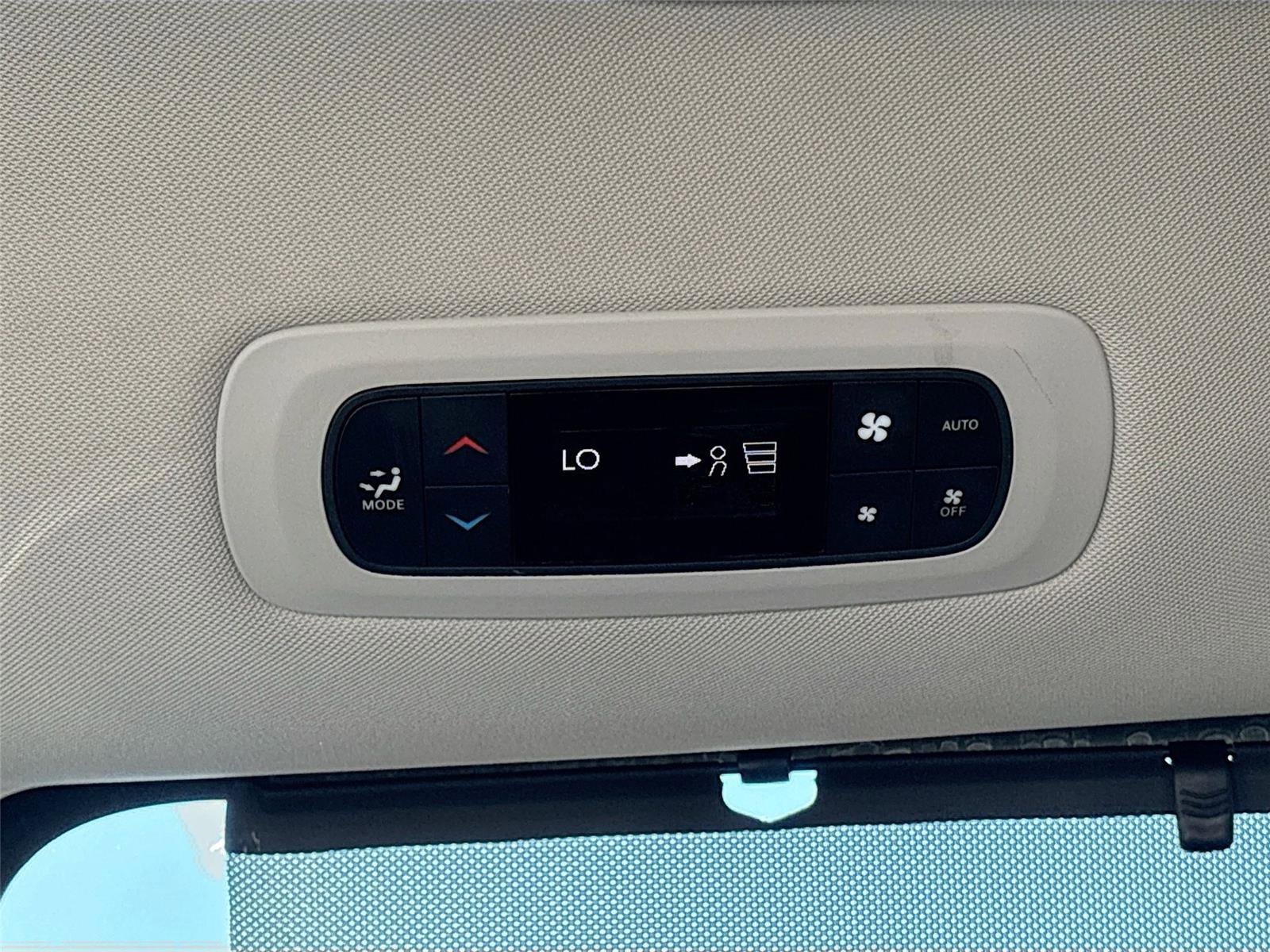 Used 2019 Chrysler Pacifica Touring-L image 27