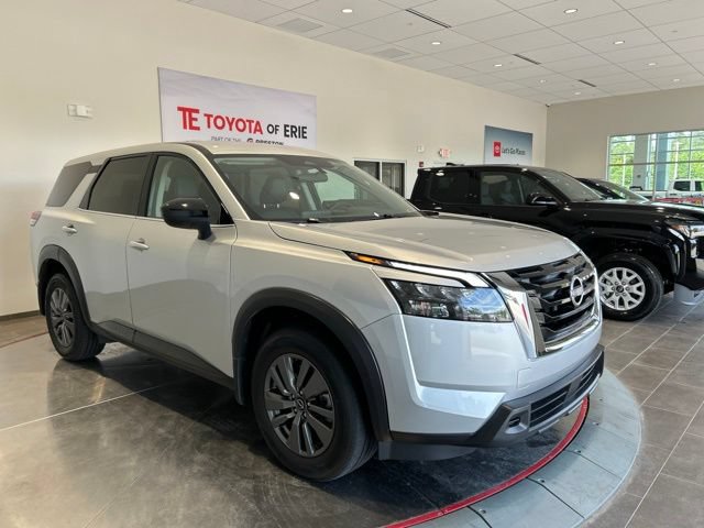 Used 2025 Nissan Pathfinder S AWD/4WD image 1