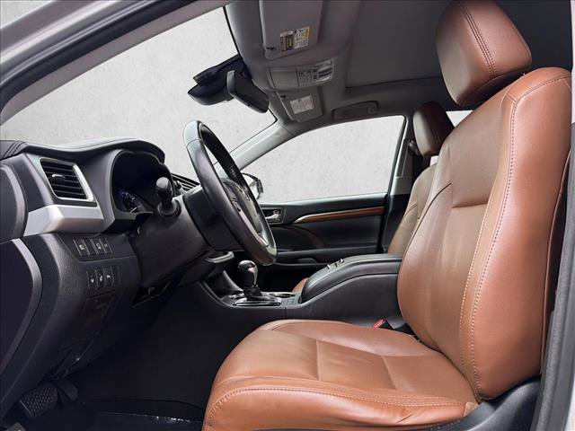 Used 2017 Toyota Highlander Limited Platinum image 11