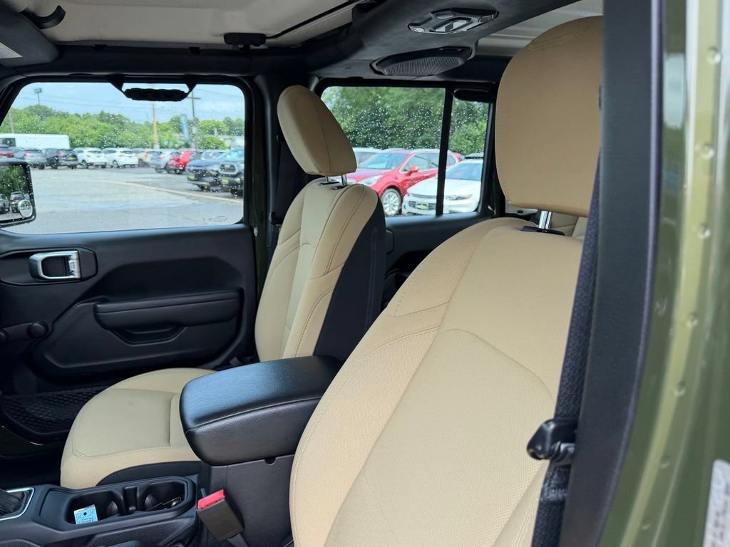 Used 2023 Jeep Gladiator Sport AWD/4WD image 15