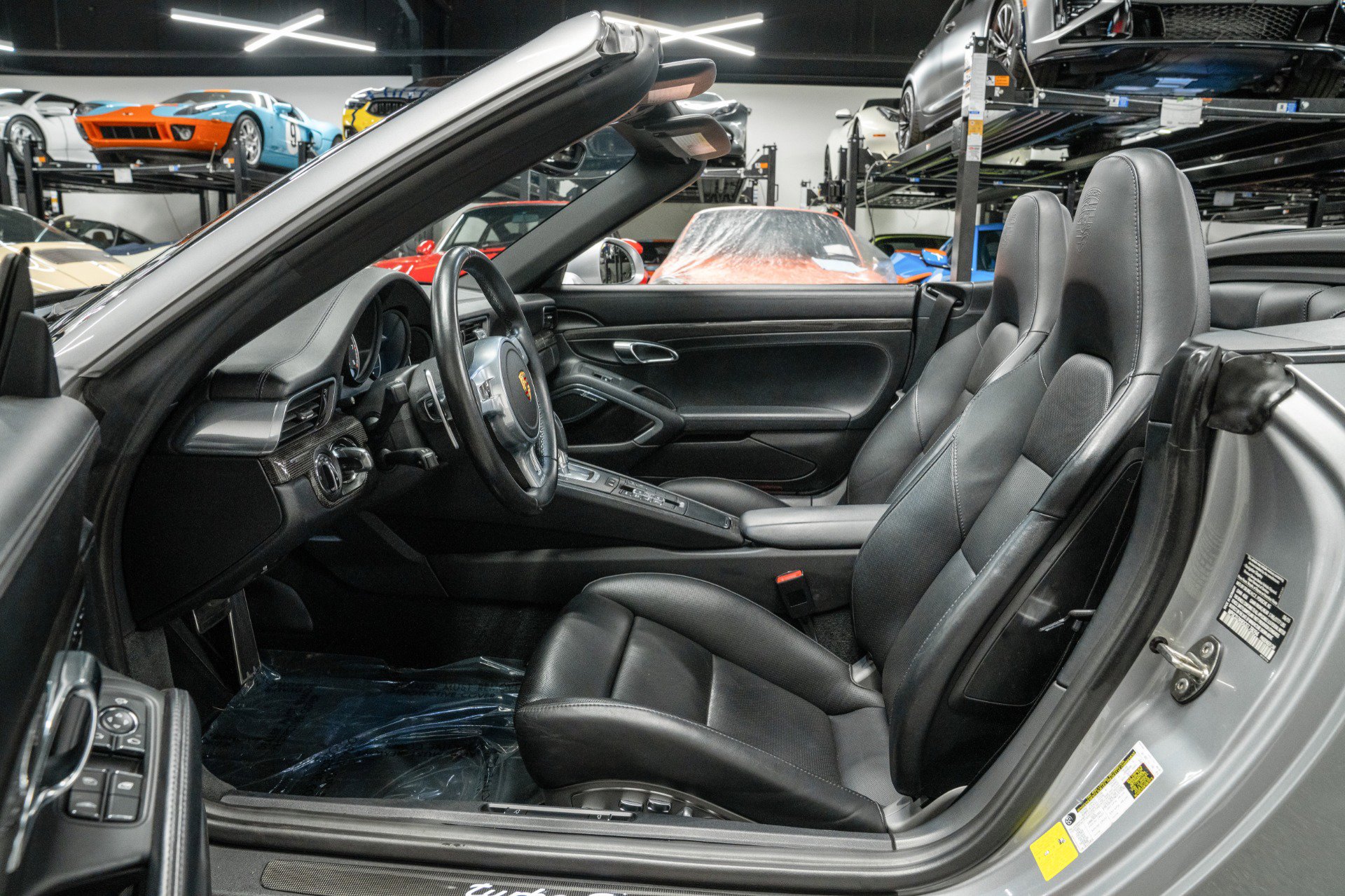 Used 2016 Porsche 911 Turbo S image 32