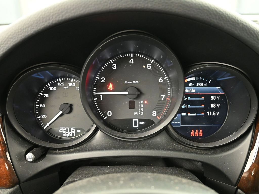 Certified 2022 Porsche Macan image 18