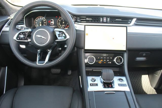 New 2026 Jaguar F-PACE R-Dynamic S image 4