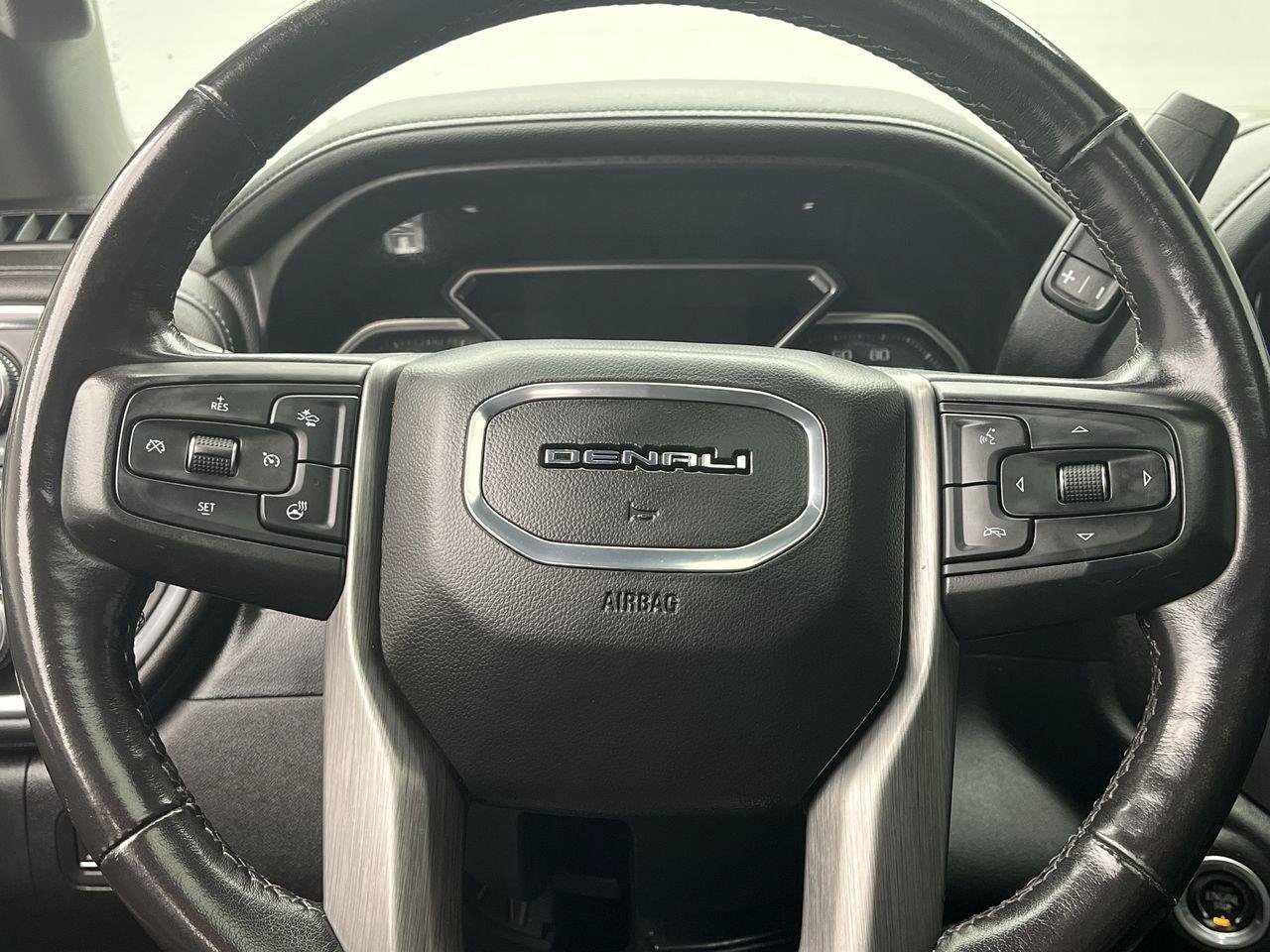 Certified 2021 GMC Sierra 2500 Denali w/ Denali Black Diamond Edition AWD/4WD image 17