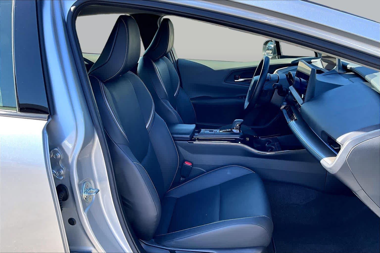 Used 2024 Toyota Prius XLE FWD image 8