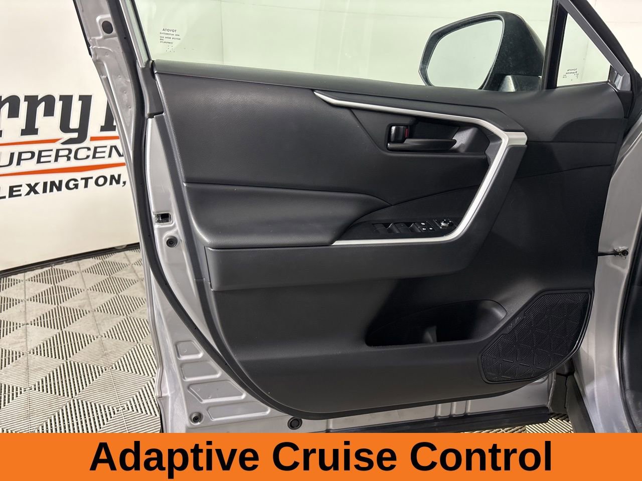 Used 2023 Toyota RAV4 LE FWD image 8