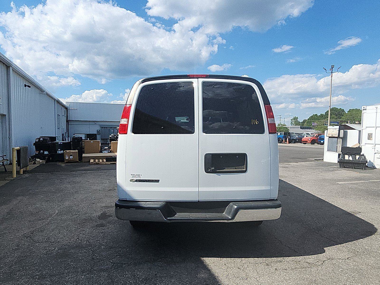 Used 2020 Chevrolet Express 3500 LT w/ LT Preferred Equipment Group RWD image 4