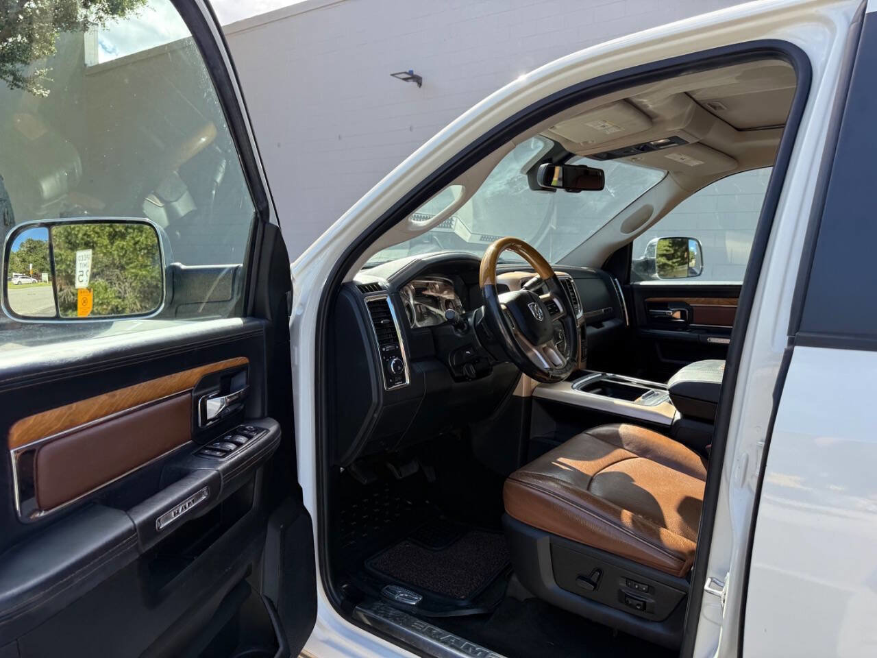 Used 2016 RAM 3500 Laramie Longhorn image 18