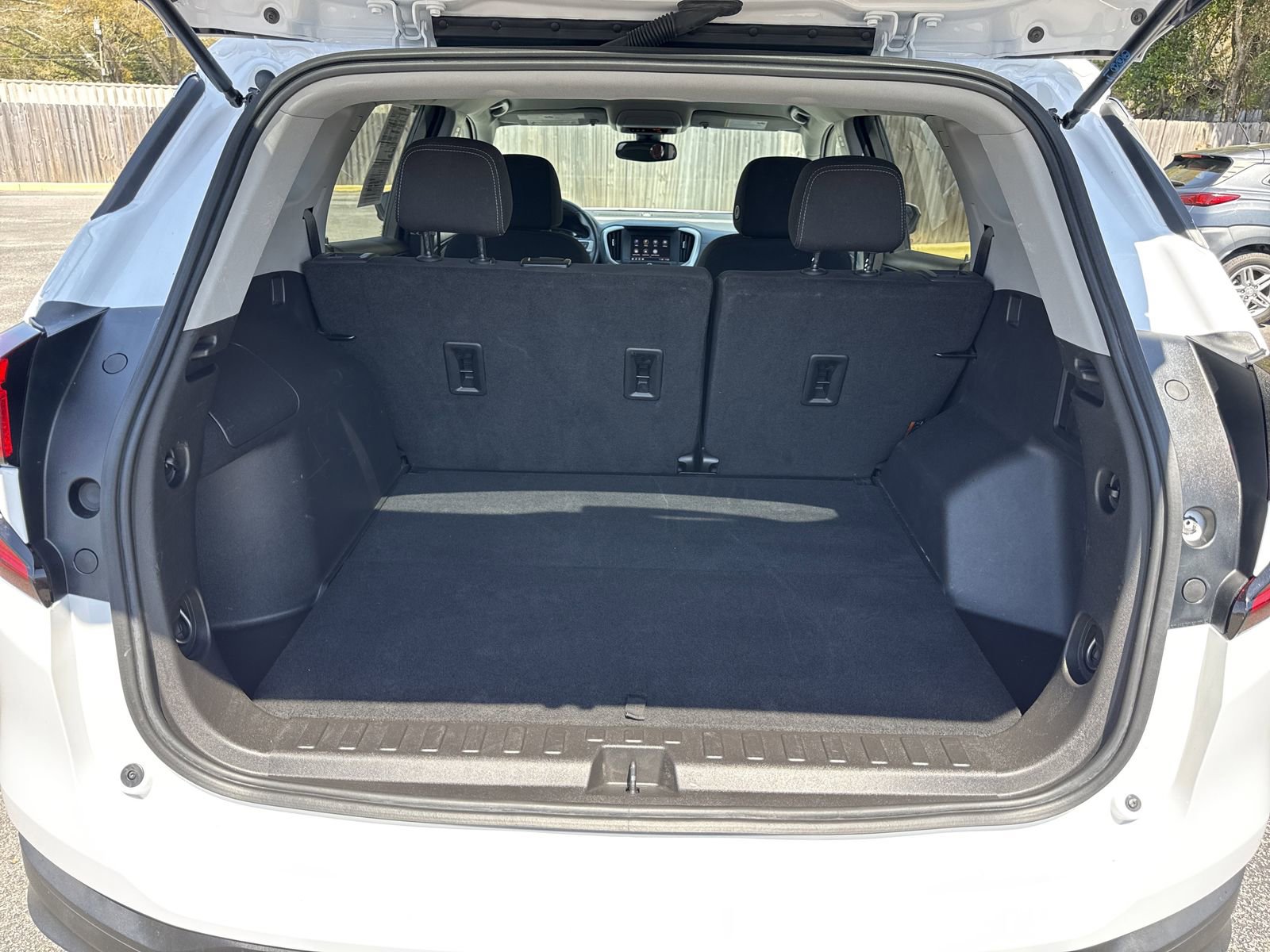 Used 2024 GMC Terrain SLE w/ Driver Convenience Package FWD image 26