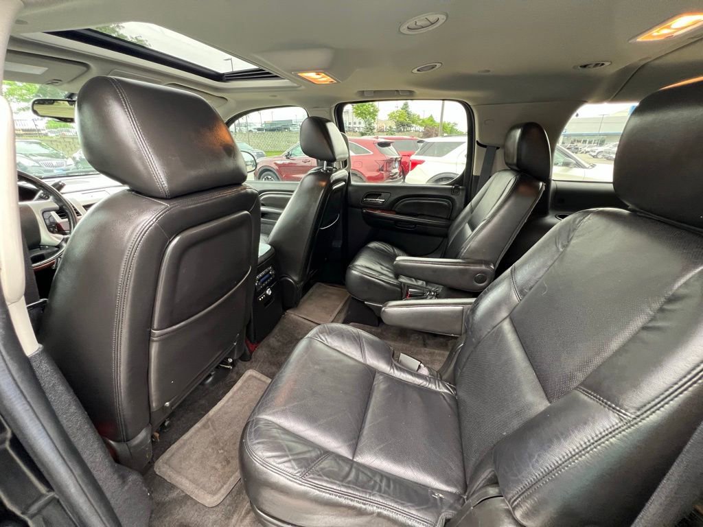 Used 2011 Cadillac Escalade ESV Luxury AWD/4WD image 19