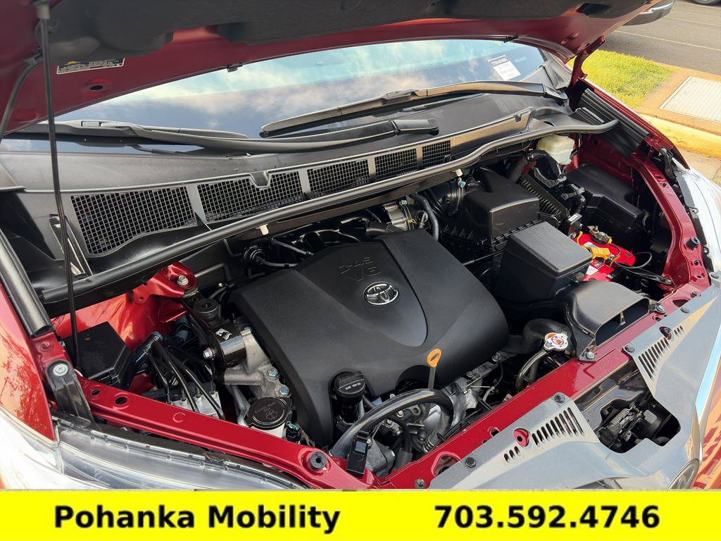 Used 2020 Toyota Sienna XLE w/ XLE Navigation Package FWD image 38