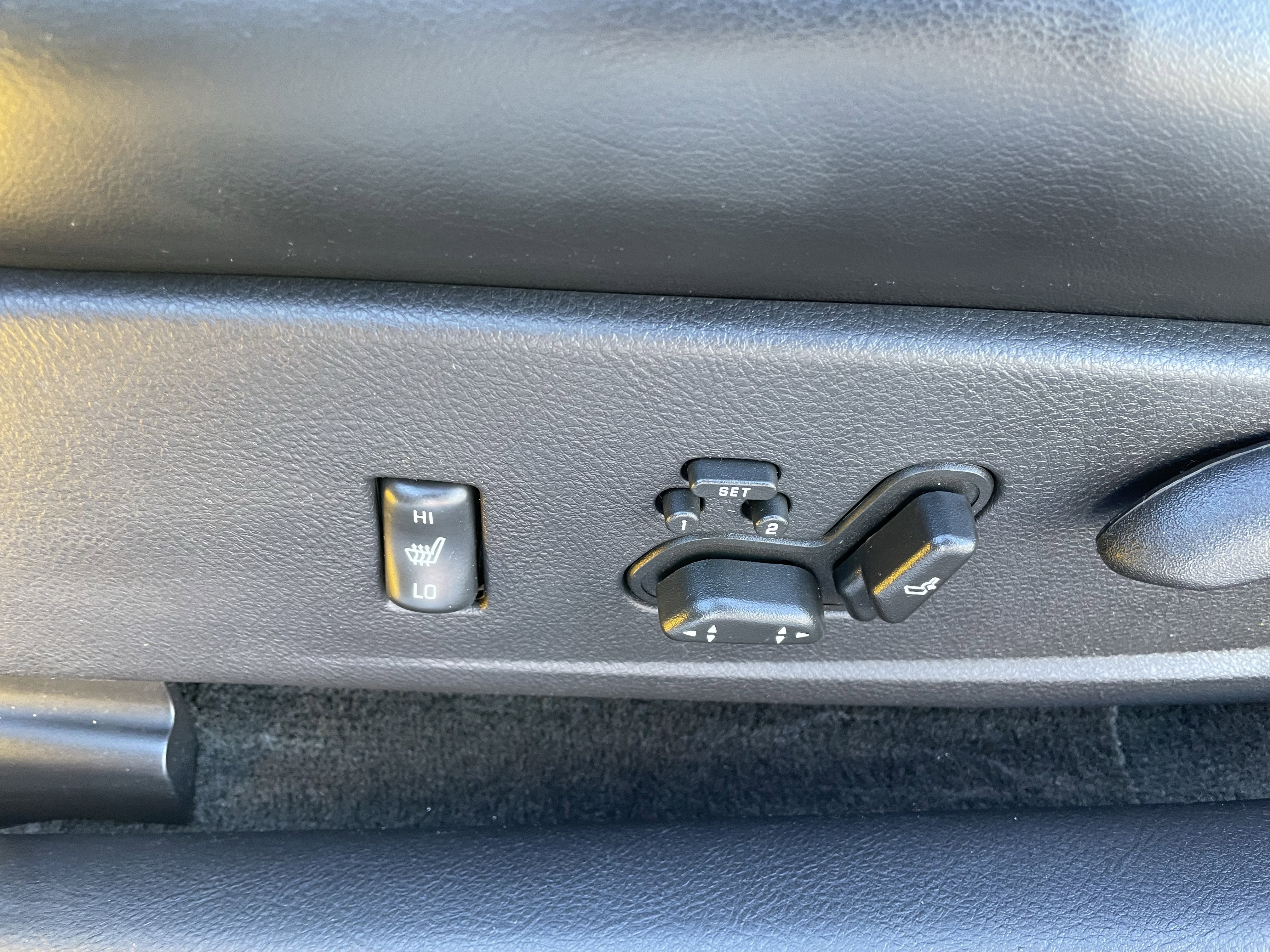 Used 2003 Chevrolet SSR w/ Preferred Equipment Group RWD image 12