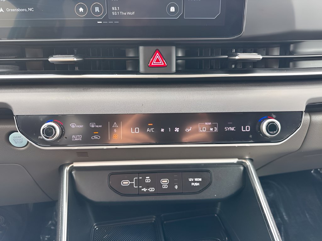 Used 2025 Kia Carnival EX FWD image 22