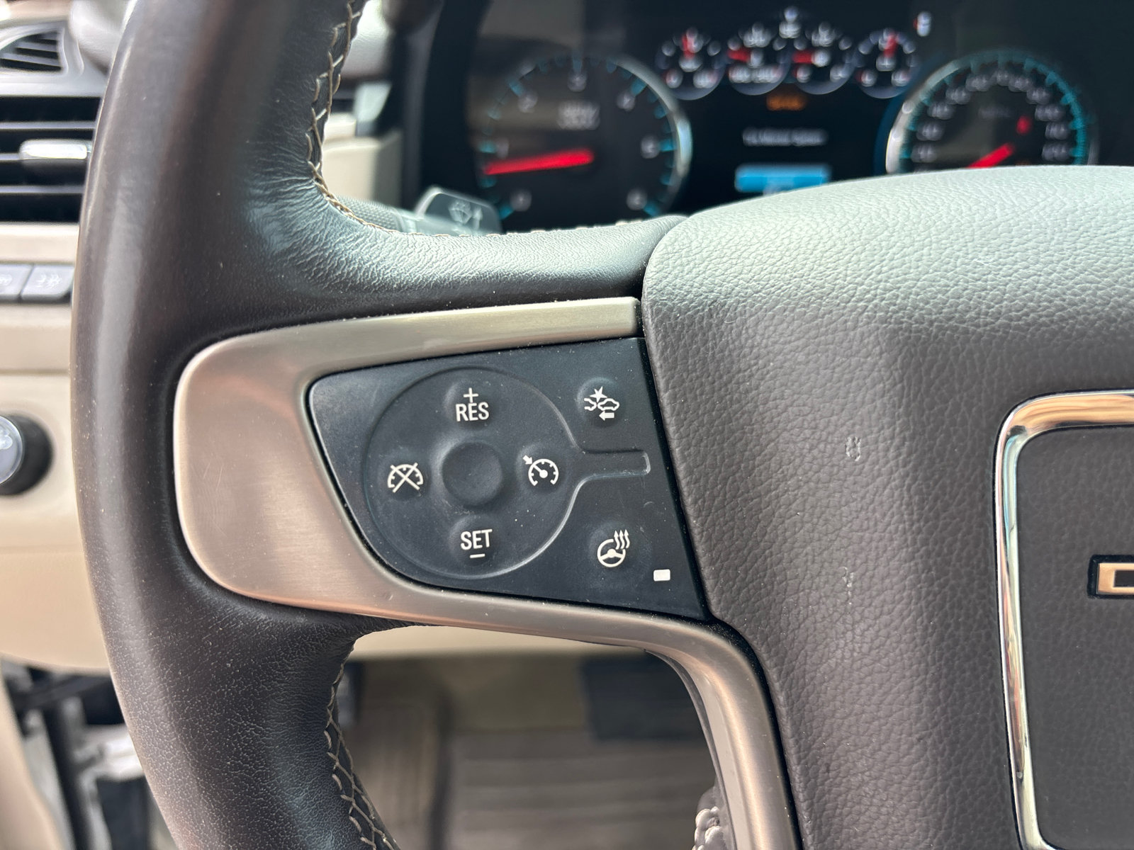 Used 2019 GMC Yukon Denali w/ Denali Ultimate Package AWD/4WD image 16