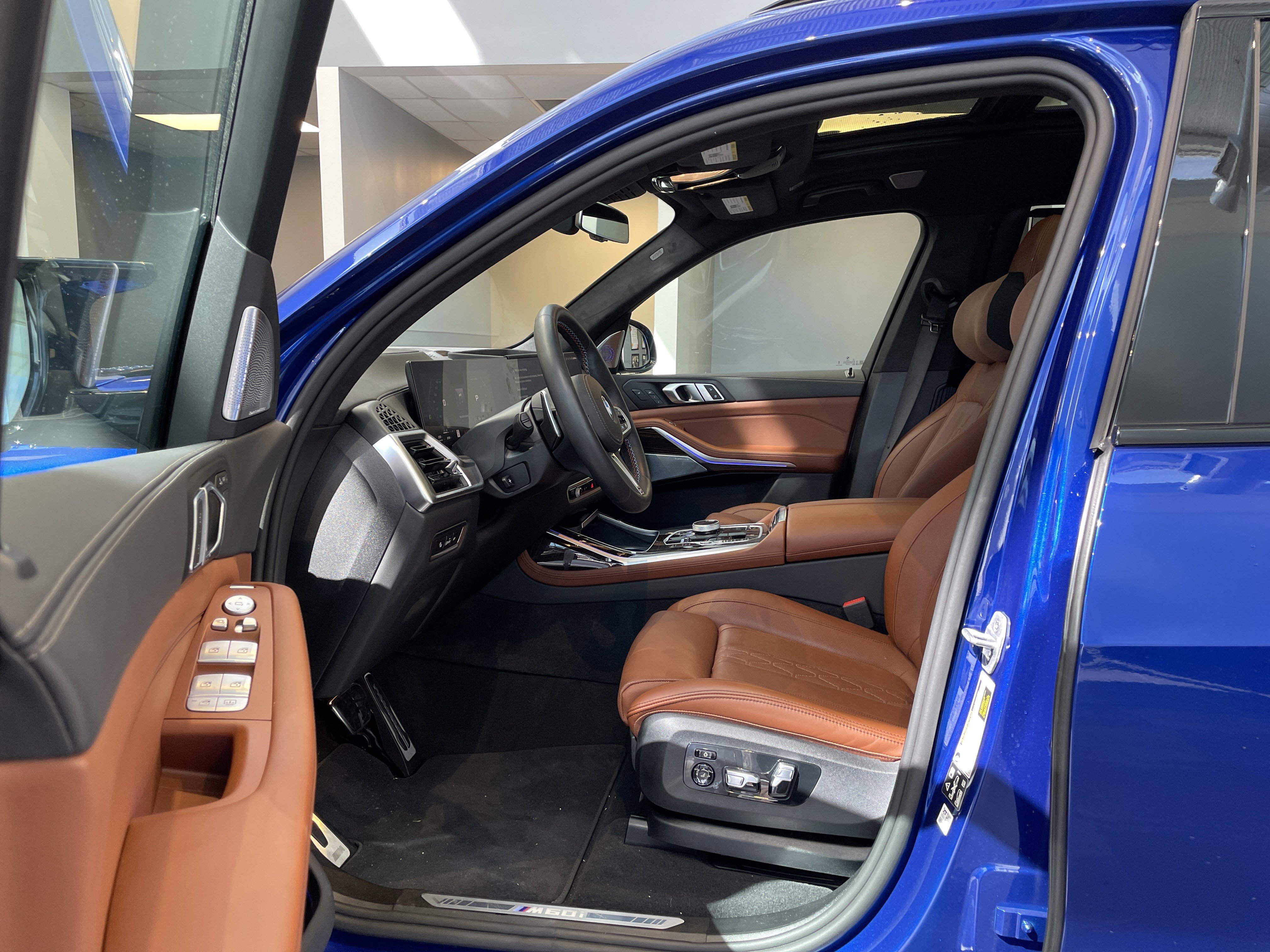 Used 2025 BMW X7 M60i AWD/4WD image 16