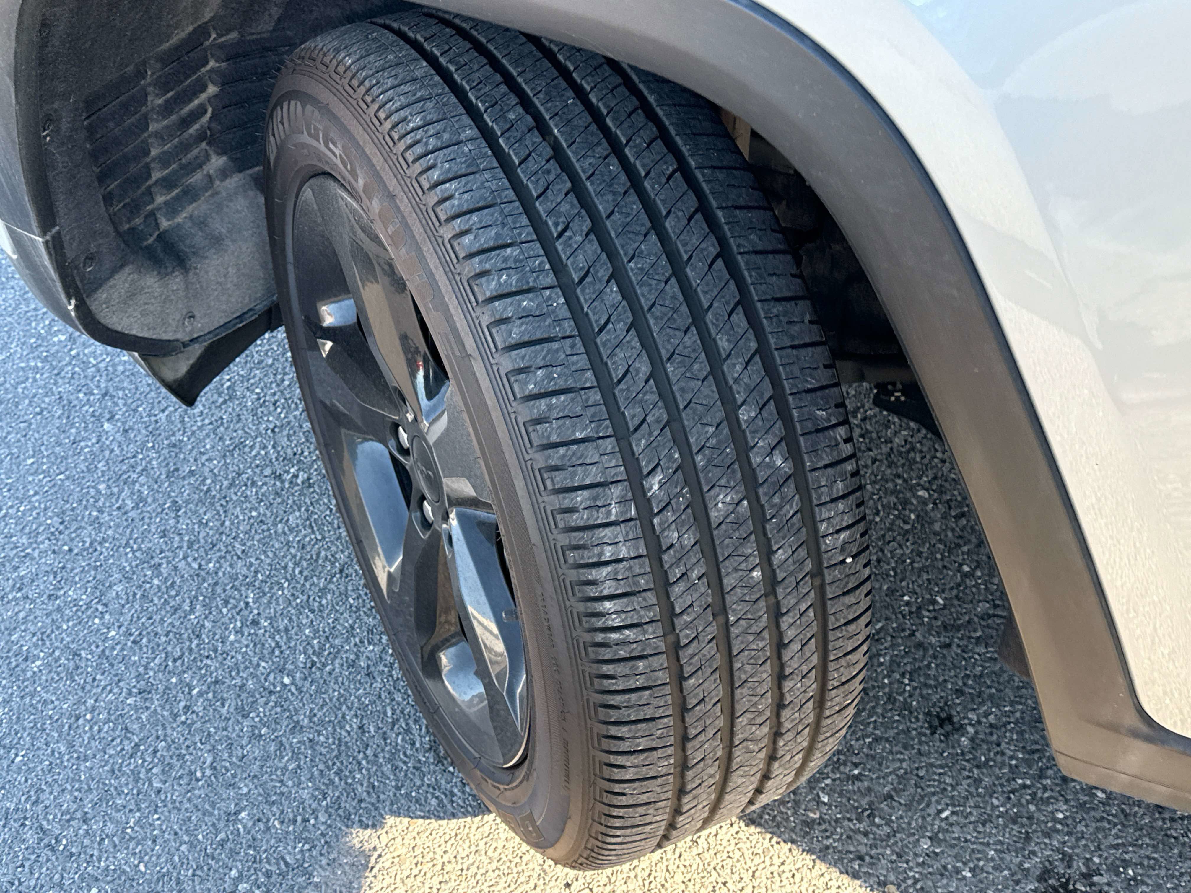 Used 2024 Jeep Grand Cherokee Altitude image 8