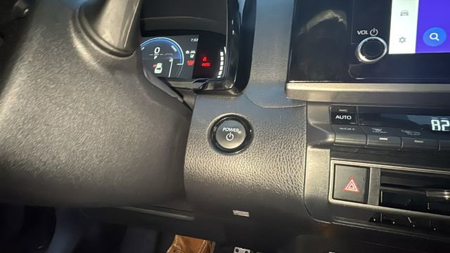 Used 2025 Toyota Camry SE image 15