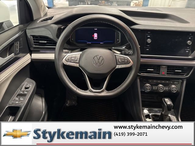 Used 2022 Volkswagen Taos SEL image 4
