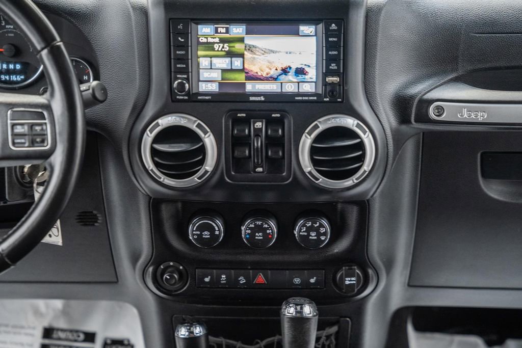 Used 2015 Jeep Wrangler Unlimited Rubicon w/ Connectivity Group image 20