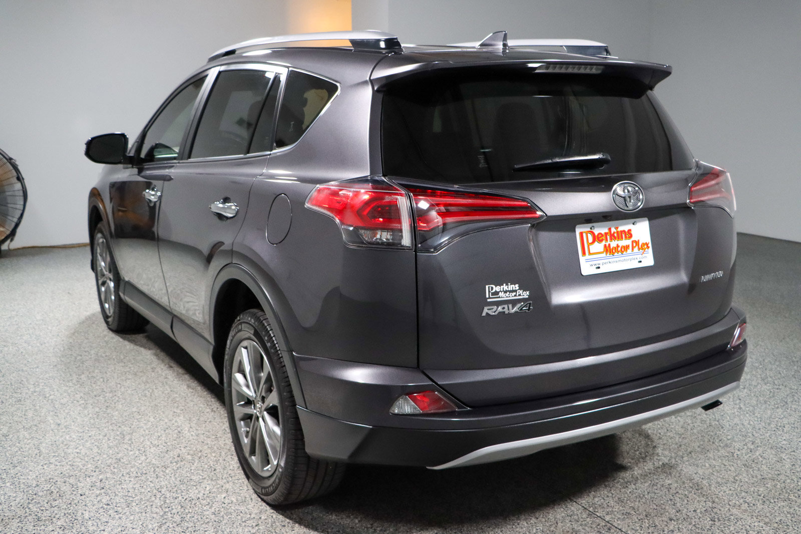Used 2018 Toyota RAV4 Limited FWD image 9