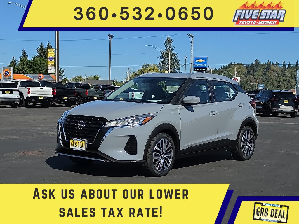 Used 2022 Nissan Kicks SV FWD image 1