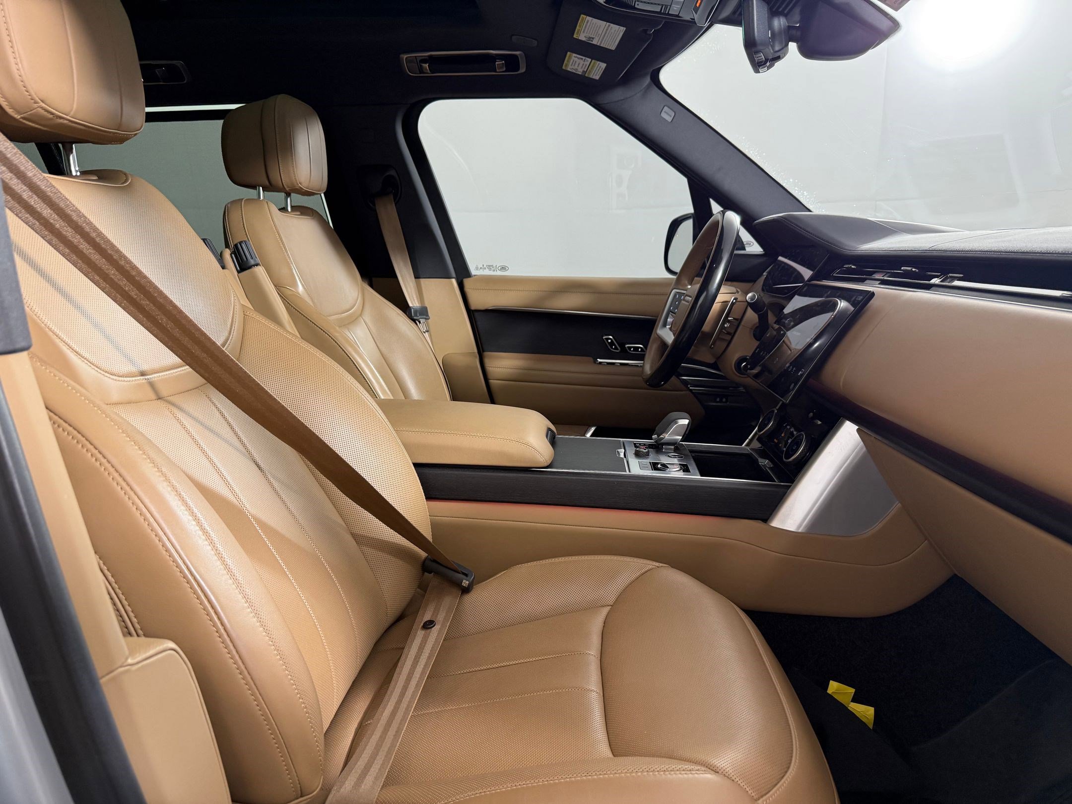 Used 2023 Land Rover Range Rover Long Wheelbase SE image 25