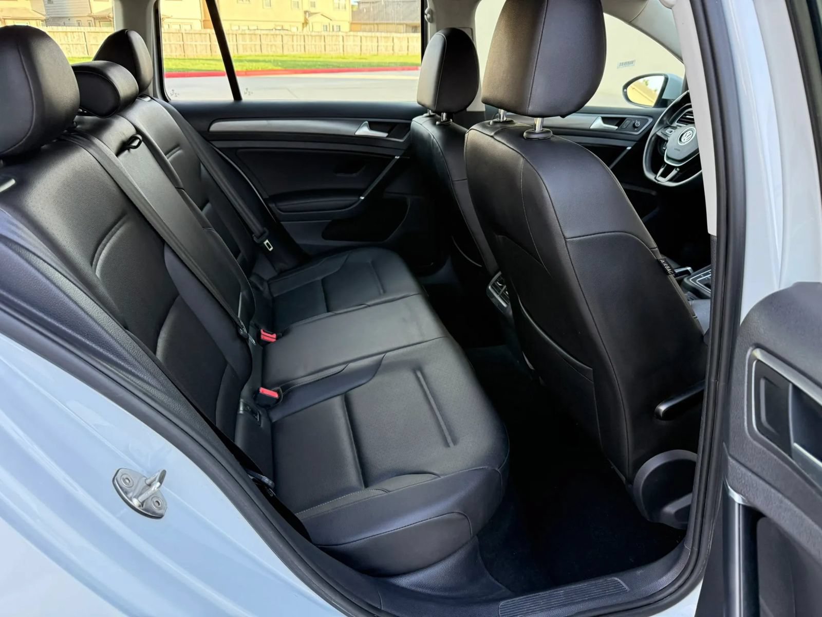 Used 2019 Volkswagen Golf SE FWD image 18