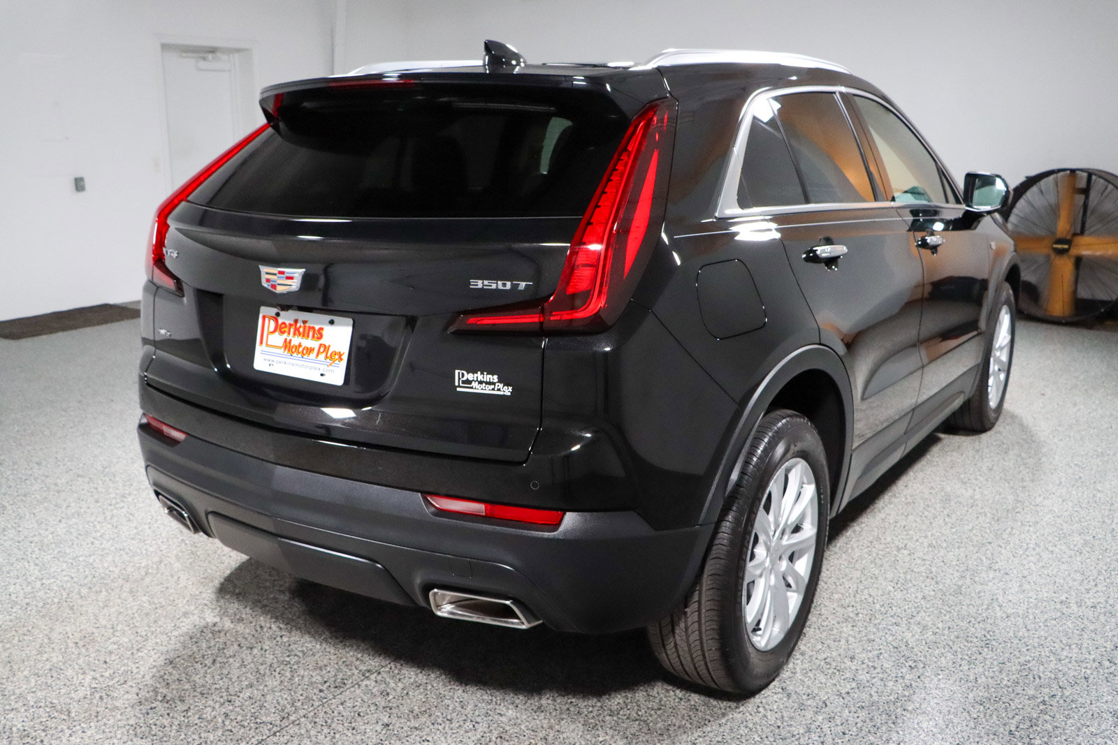 Used 2023 Cadillac XT4 Luxury w/ Cold Weather Package AWD/4WD image 7