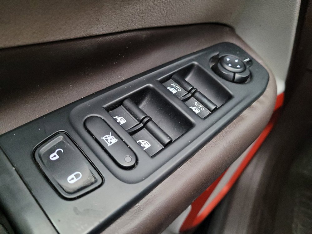 Used 2015 Jeep Renegade Limited image 27