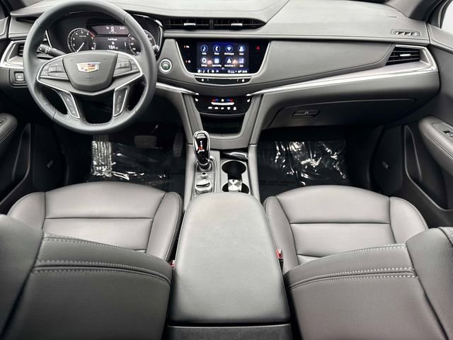 New 2025 Cadillac XT5 Luxury image 14