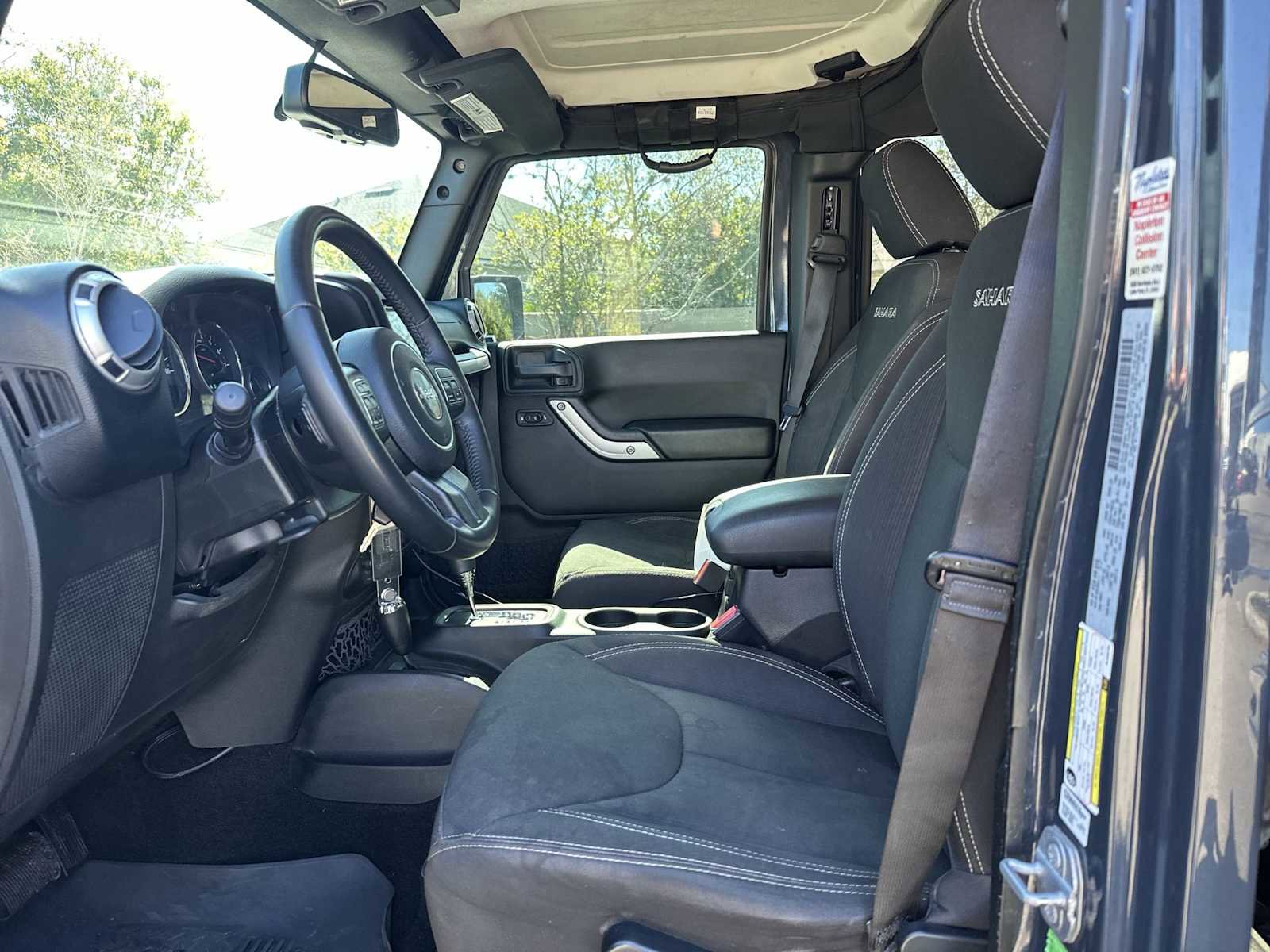 Used 2017 Jeep Wrangler Unlimited Sahara w/ Connectivity Group image 15