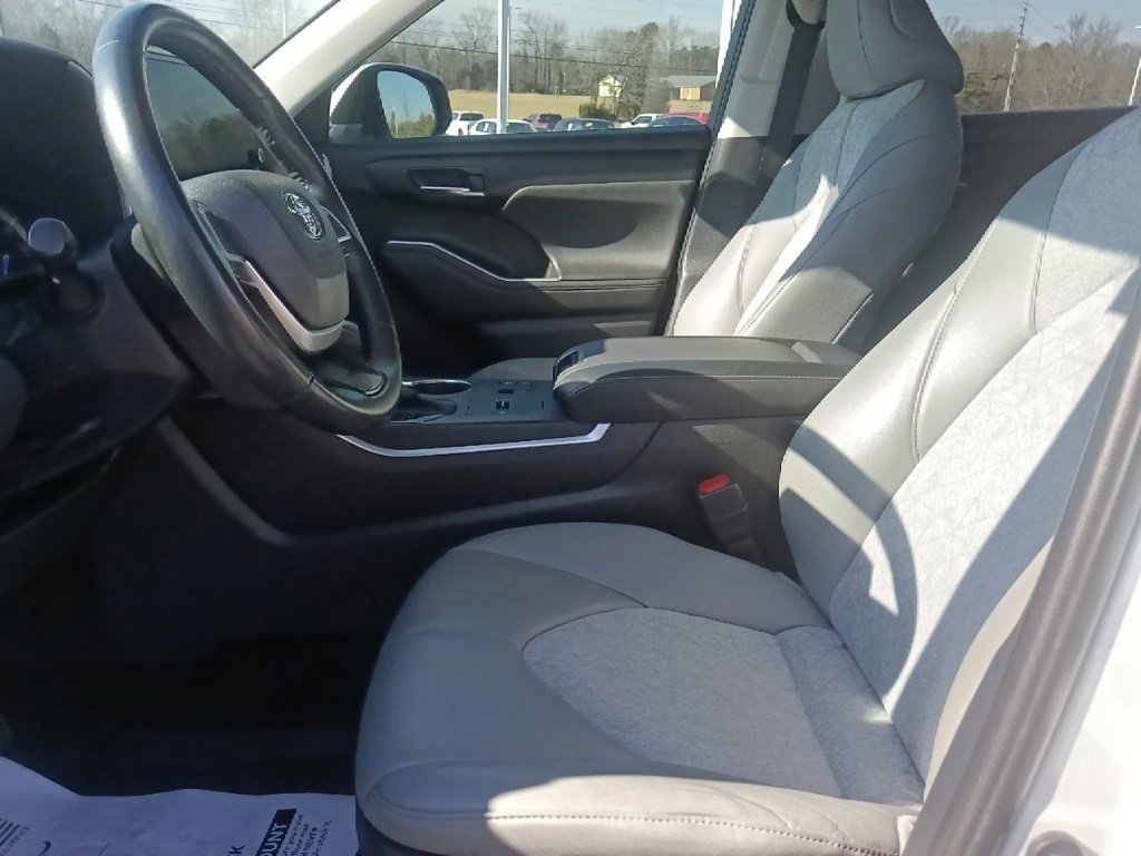 Used 2023 Toyota Highlander Bronze Edition image 15