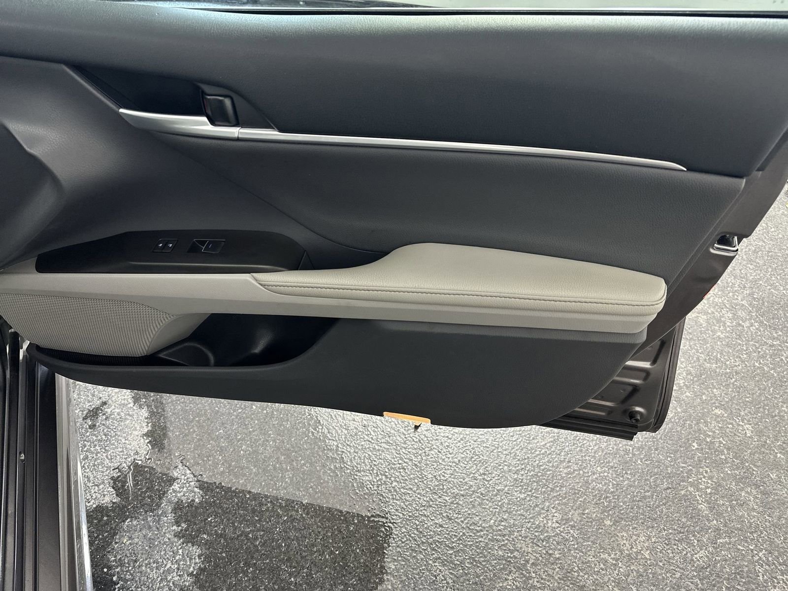 Used 2024 Toyota Camry XSE w/ Navigation Package image 36