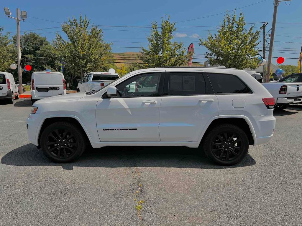 Used 2020 Jeep Grand Cherokee Altitude image 4