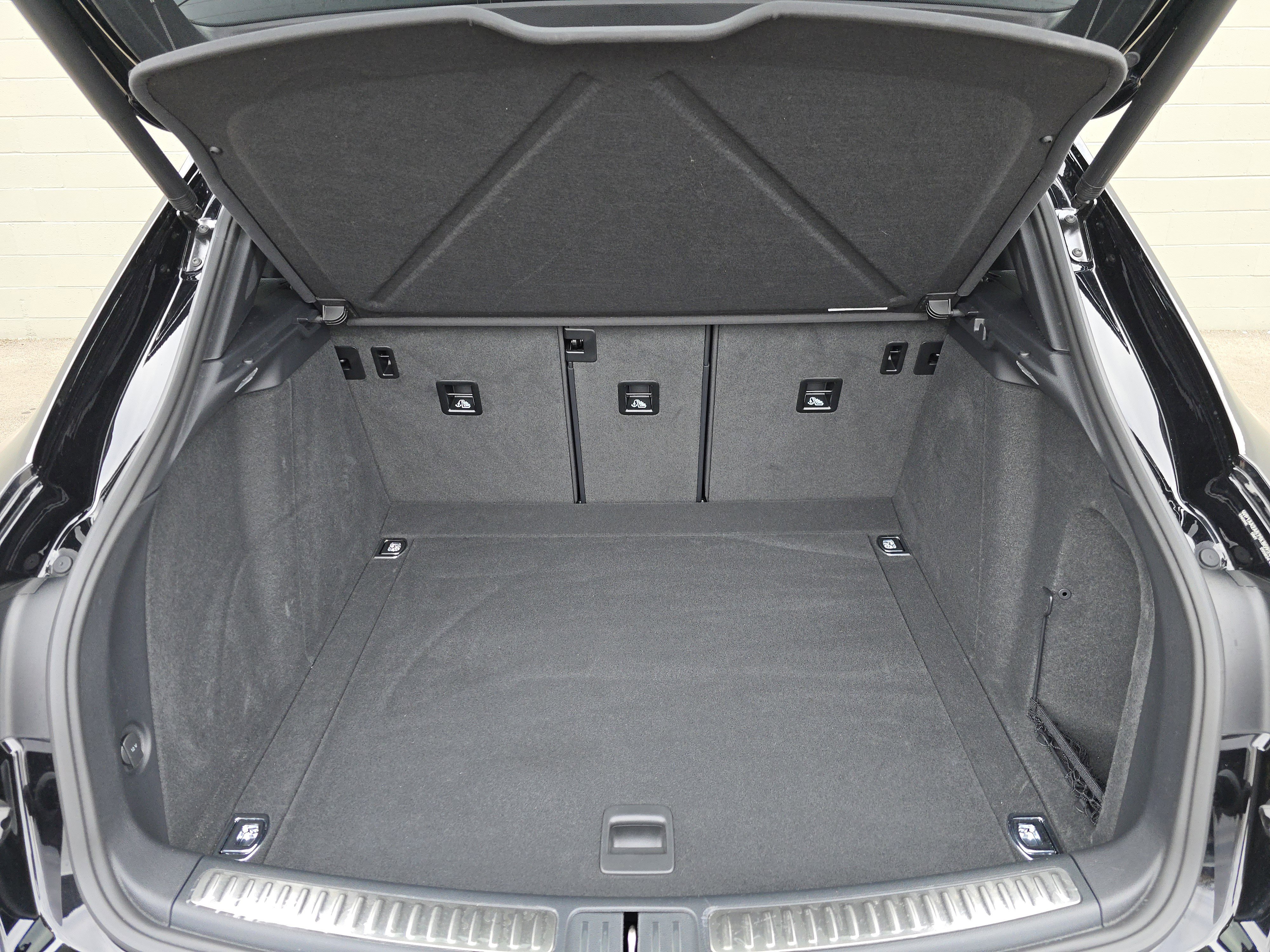 Certified 2025 Porsche Macan image 21