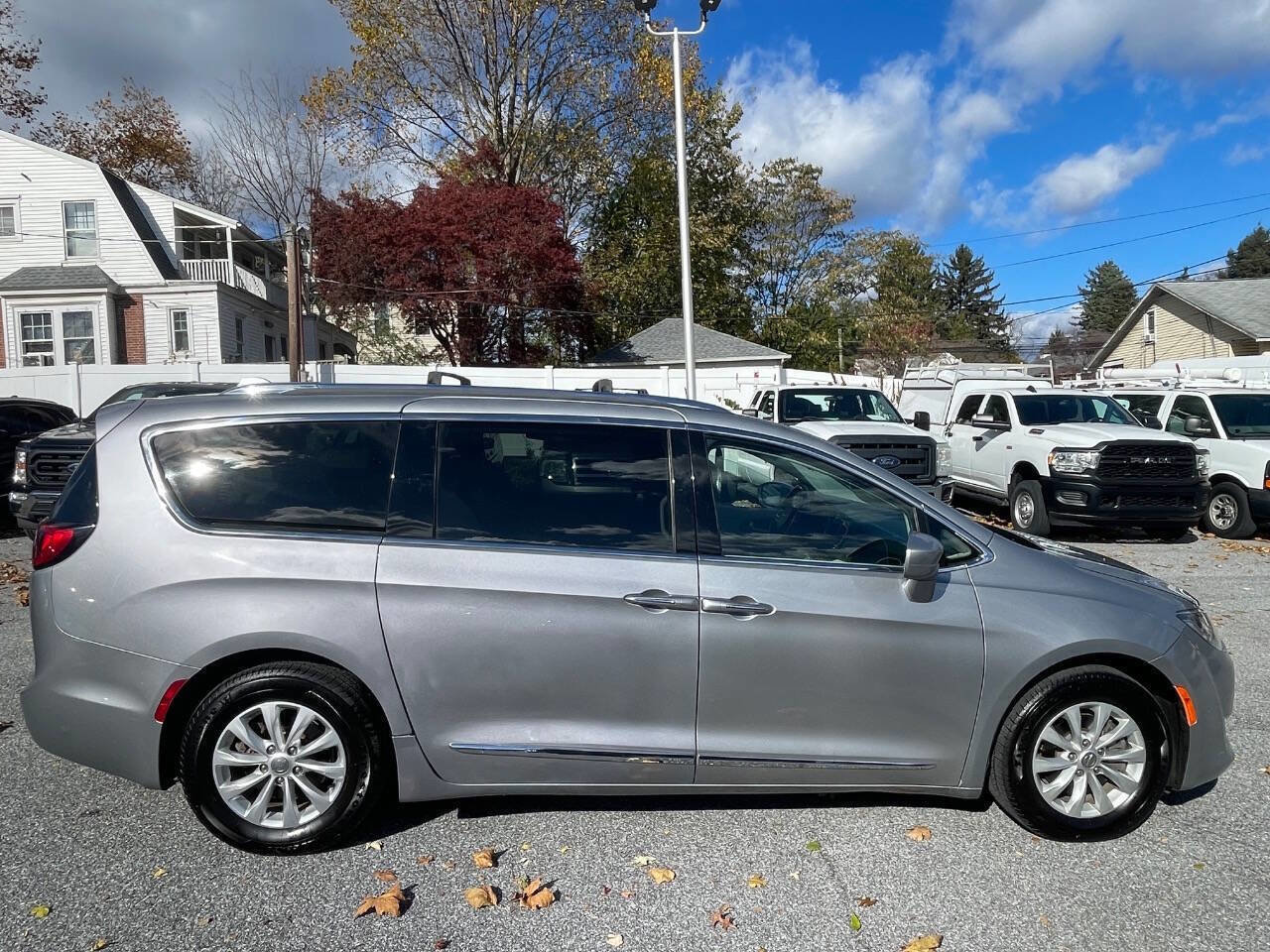 Used 2018 Chrysler Pacifica Touring-L image 7