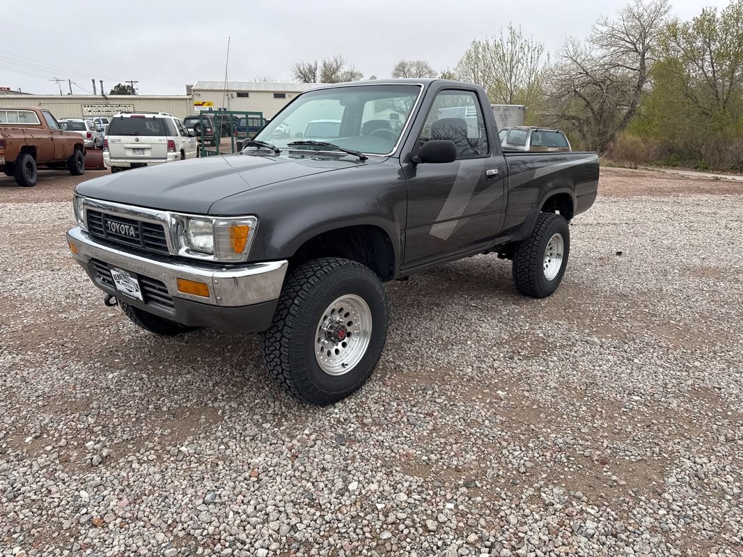 Used 1989 Toyota Pickup Deluxe AWD/4WD image 7