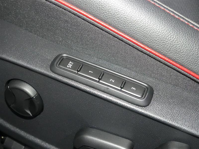 Used 2022 Volkswagen GTI SE image 24