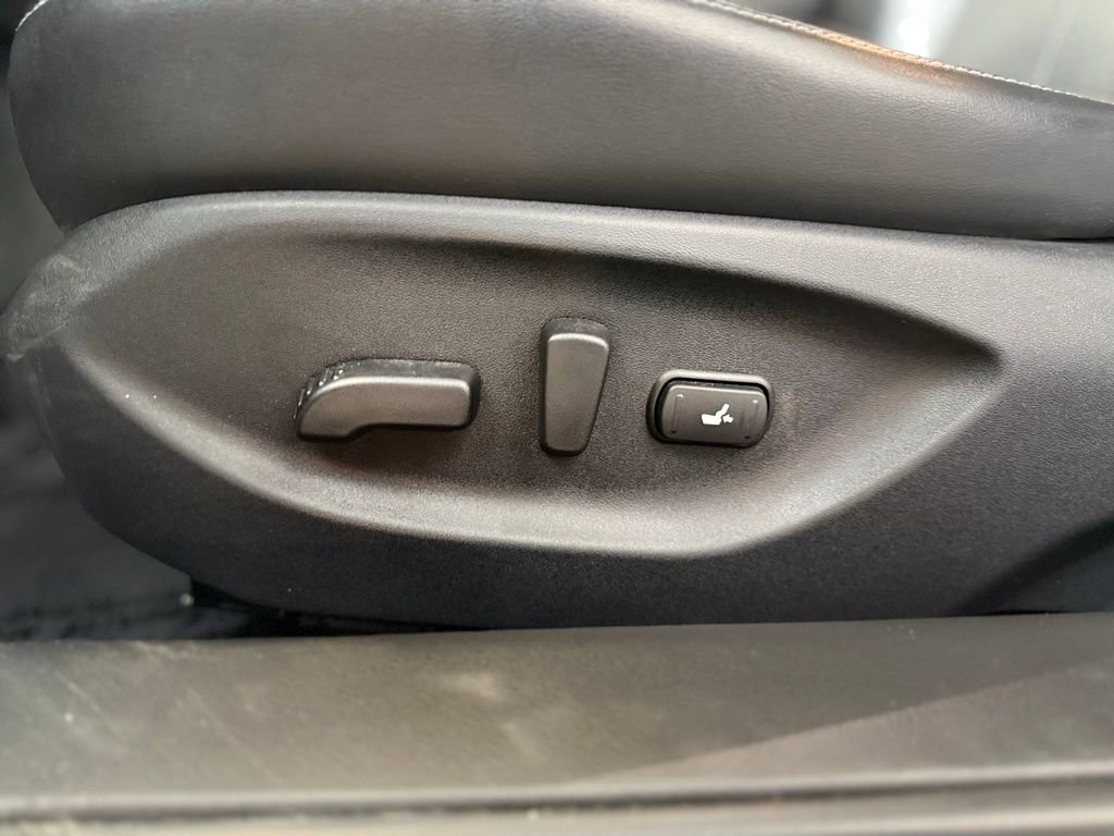 Used 2023 INFINITI Q50 Sensory image 18