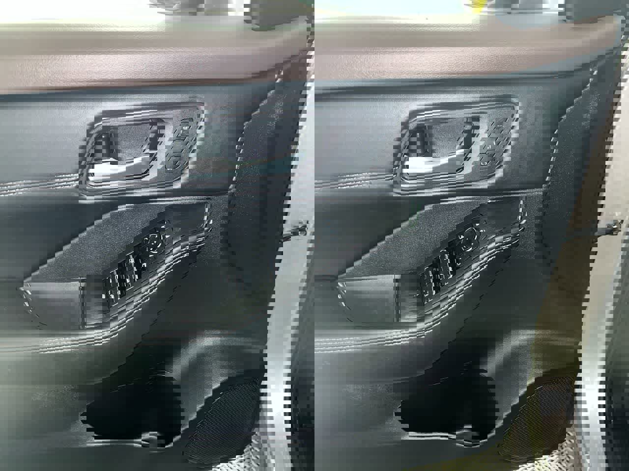 Used 2023 Nissan Rogue SL w/ SL Premium Package image 13