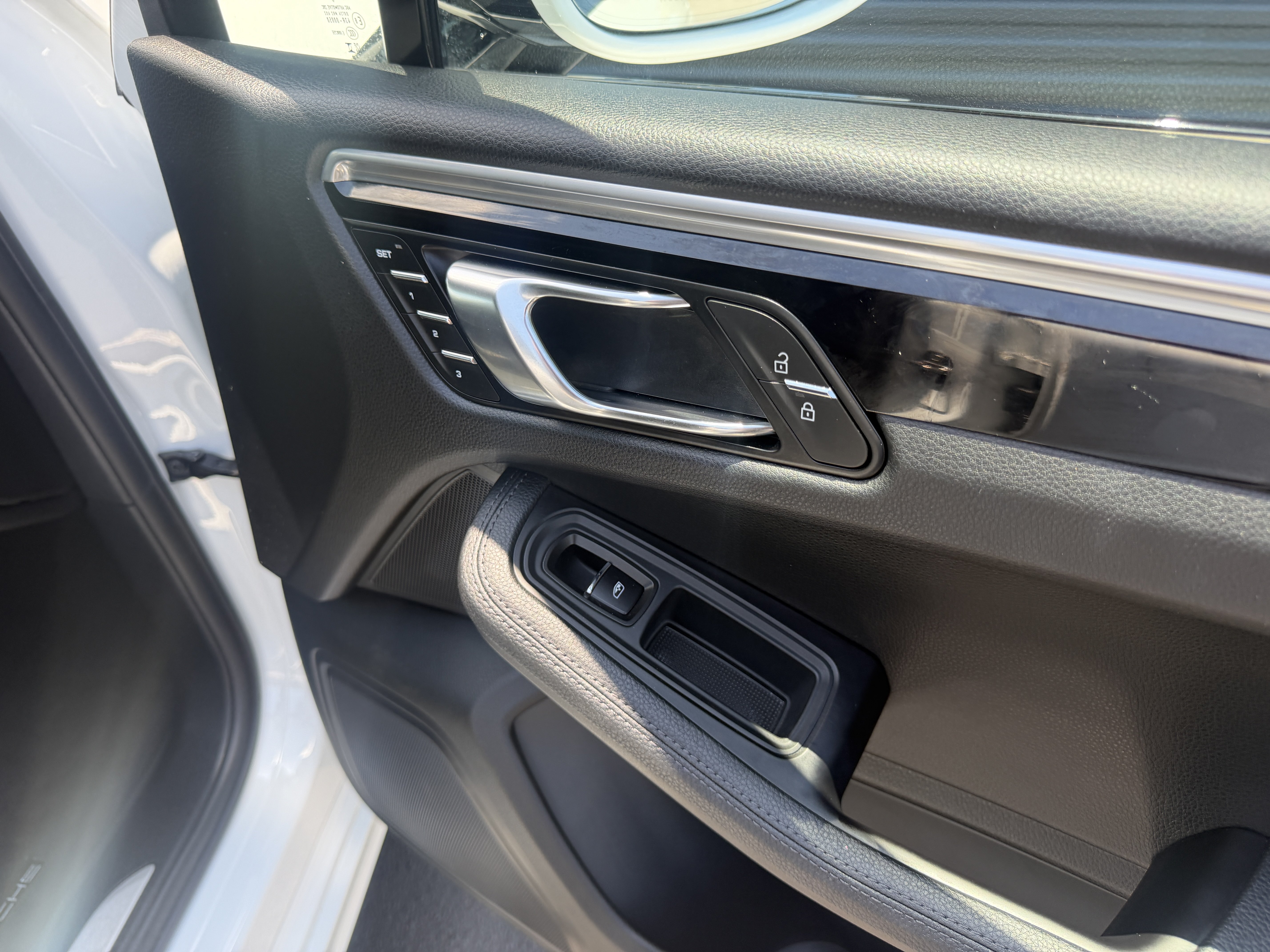 Certified 2023 Porsche Macan S AWD/4WD image 29