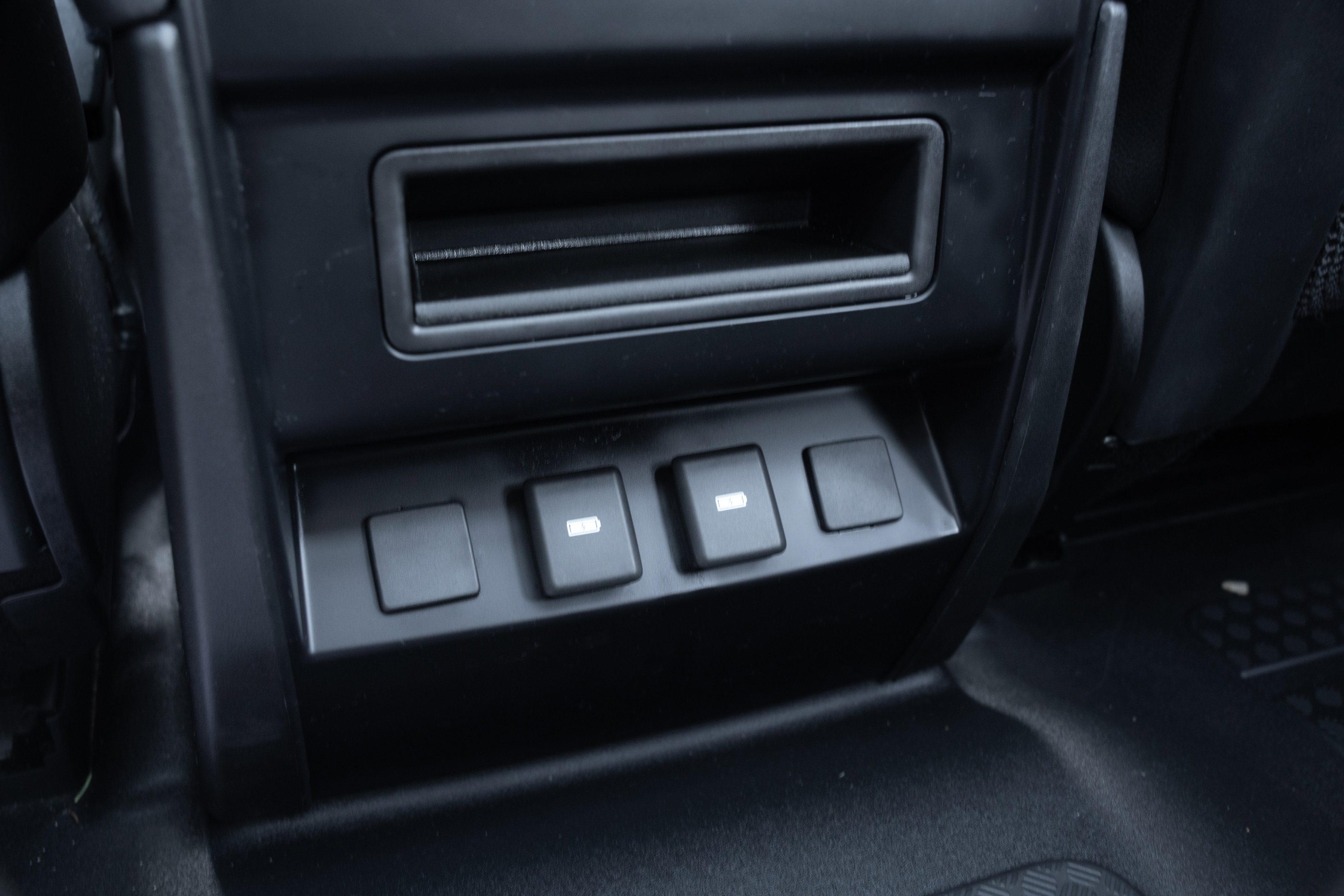 Used 2023 Land Rover Defender 90 X-Dynamic SE image 26